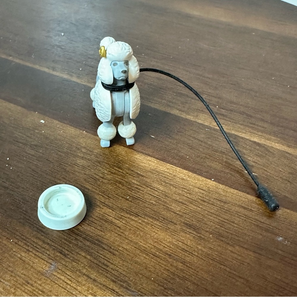 Playmobil White Poodle with Leash & Grooming Base – Pet Salon Accessory